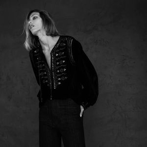 Zara Velvet embroidered blouse (LARGE) NWT